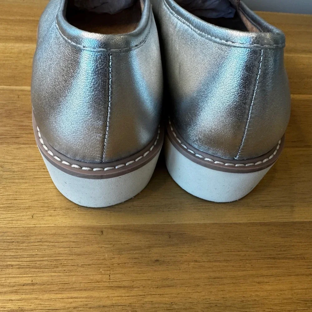 Naturalizer Adiline-Bit Women 9.5 M Metallic Silver Leather Platform Loafers